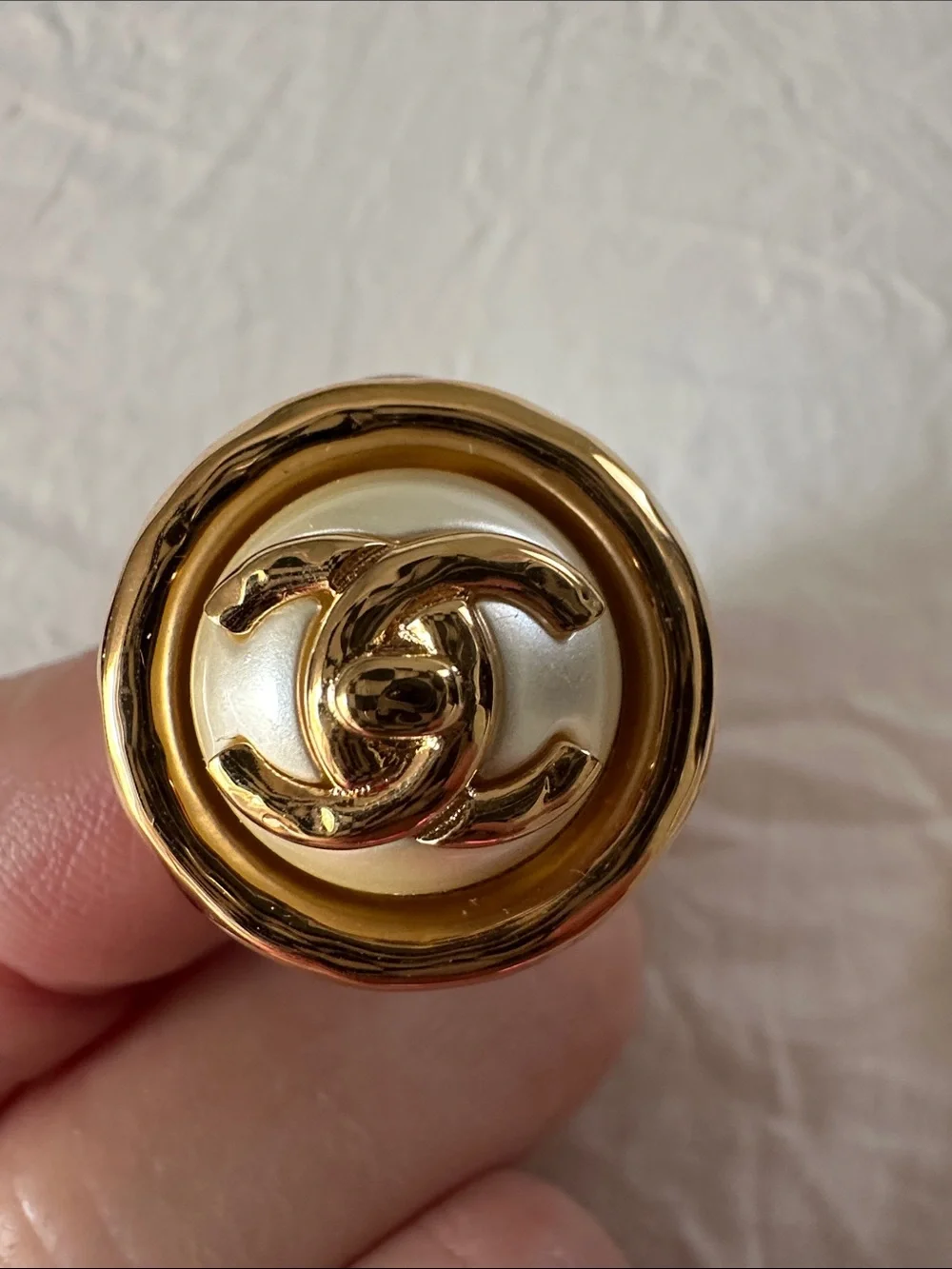 CHANEL classic round